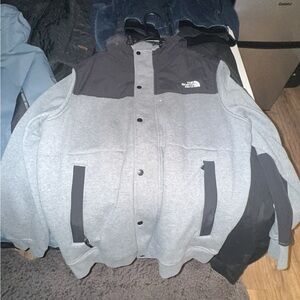 The North Face Men's Two-Tone Gray and Black Jacket